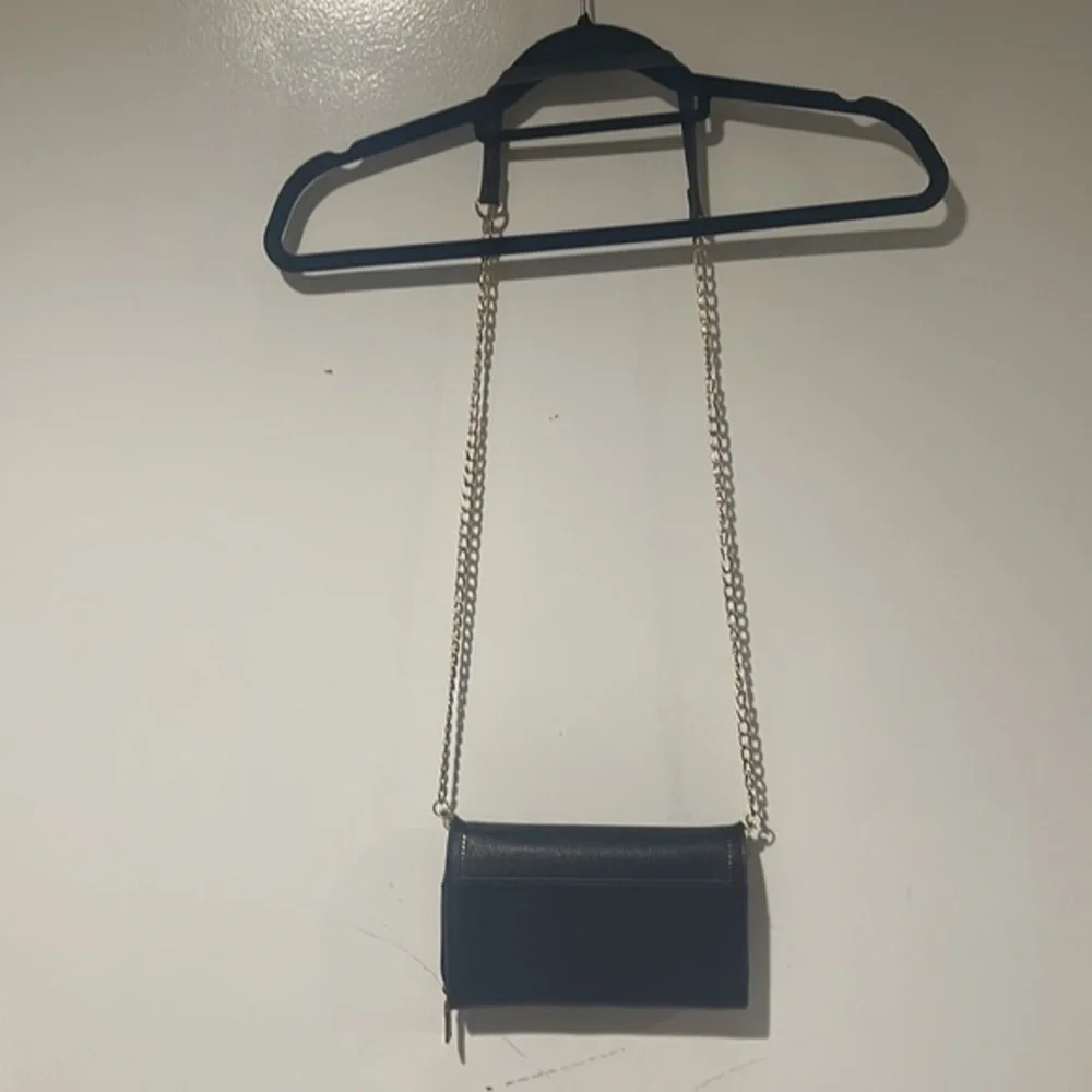 Bebe Ladies Shoukder Purse With Plenty Of‎ Pockets Like New Condition